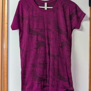 Athleta Short Sleeve Active Tee in Deep Magenta with Subtle Pattern